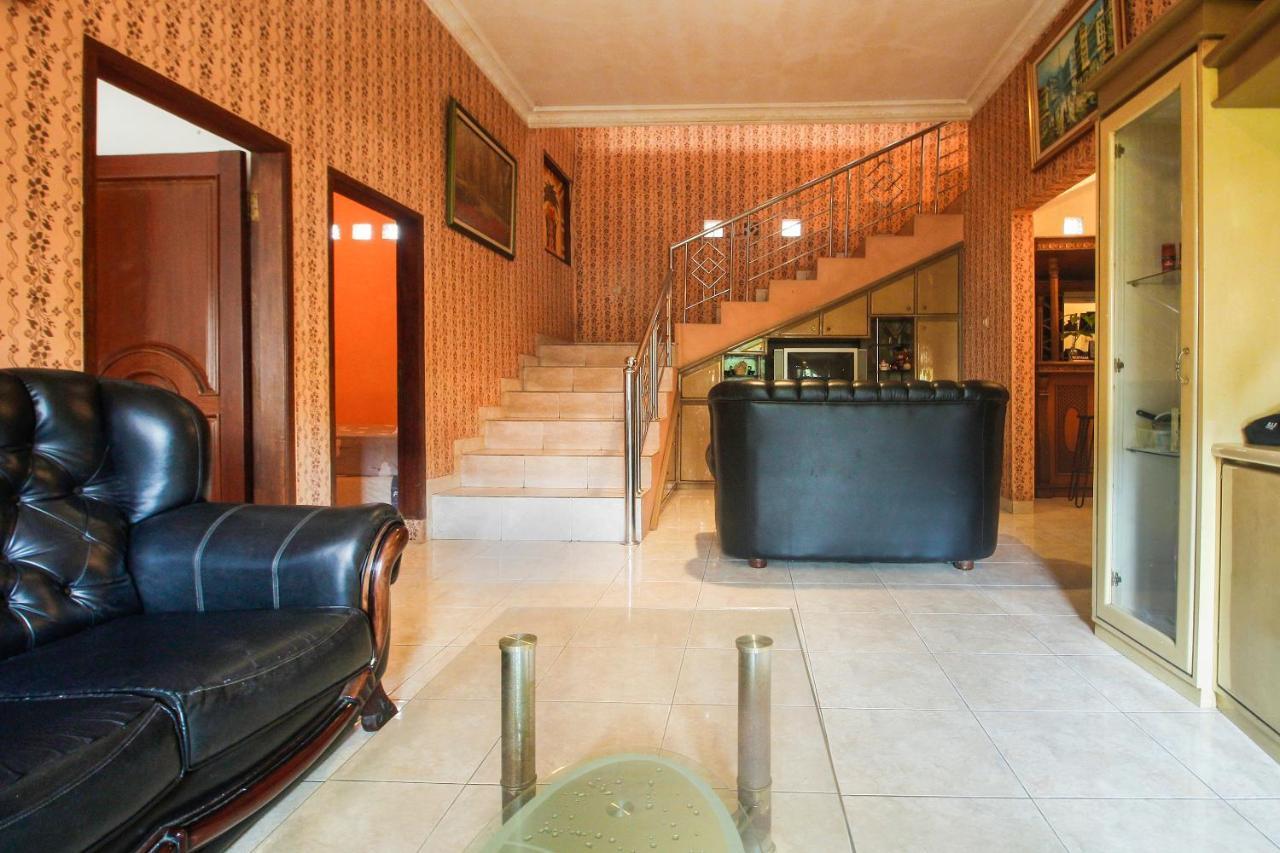 Spot On 91620 Skypiea Guest House Tasikmalaya Eksteriør bilde